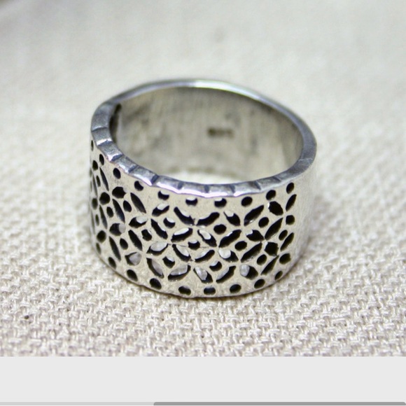 Silver ring. Size 6 - Picture 3 of 3